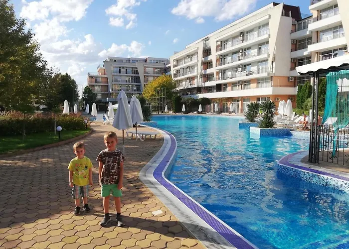 Daisy Grand Kamelia ساني بيتش