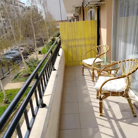 Daisy Grand Kamelia Apartment *