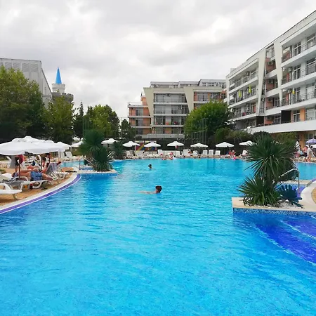 Апартамент Daisy Grand Kamelia *