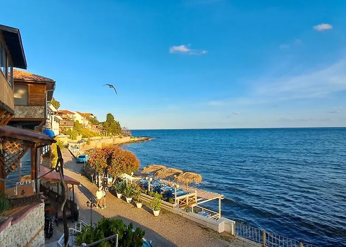 Daisy Grand Kamelia Apartment